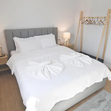 Delux Allure * كاستوريا